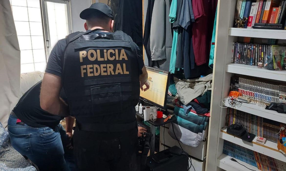 Pol Cia Federal Prende Suspeito De Abuso Sexual Infantil Em Niter I