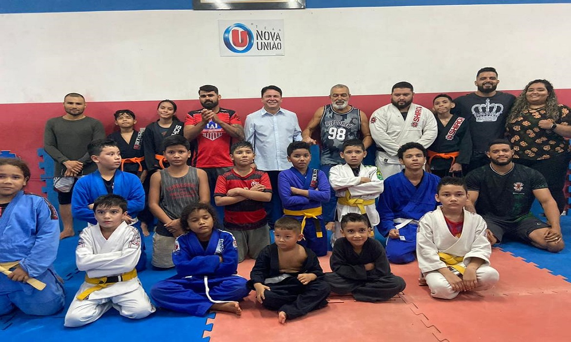 "Bate Papo com o Prefeito" aproxima Keitton Pinheiro da população.