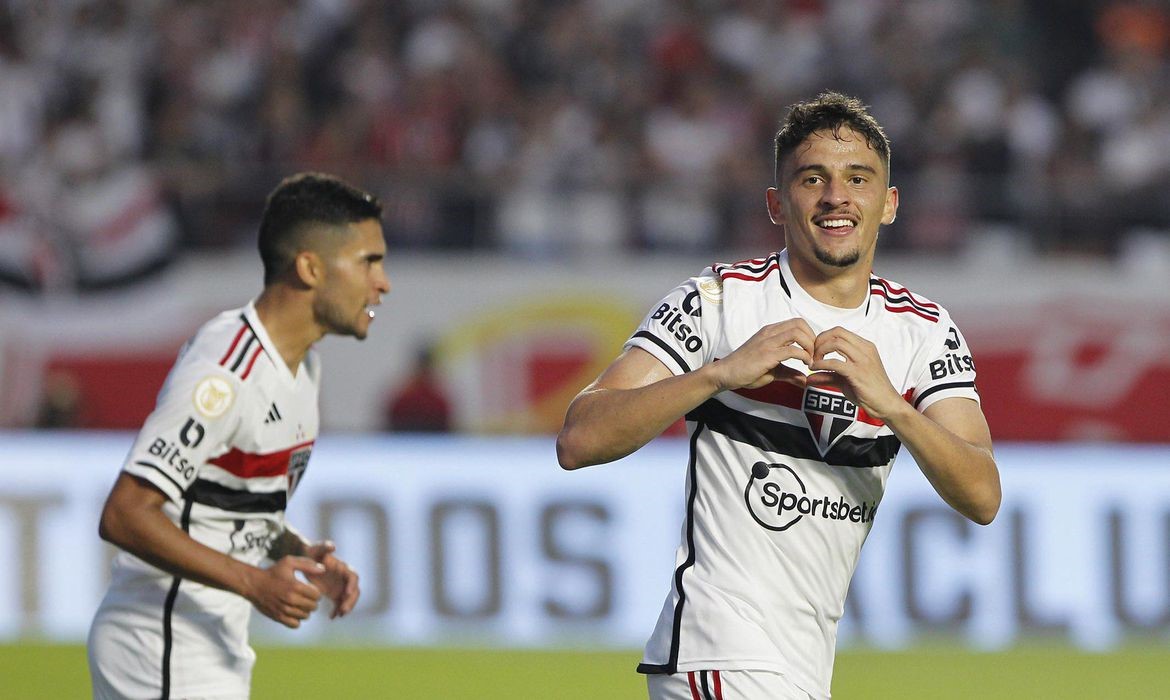 São Paulo faz 2 a 0 no Internacional.